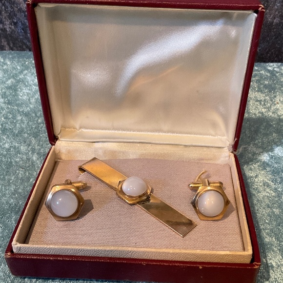 Vintage Boxed Set Gold and White French Cuff Links and Tie Tack - Picture 1 of 4